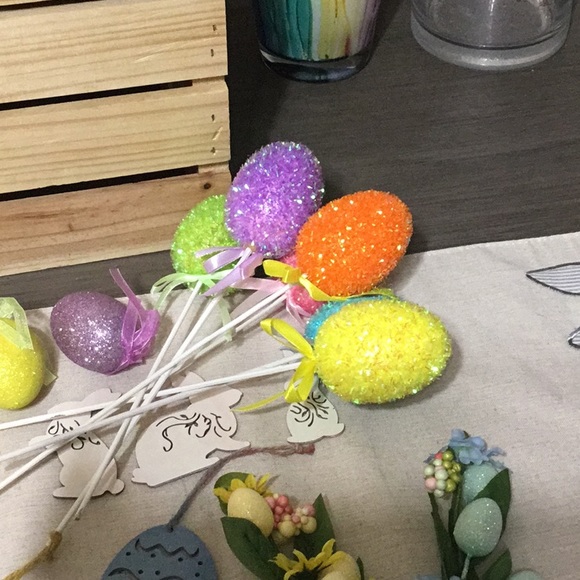 Assorted Easter Decorations - Picture 5 of 8